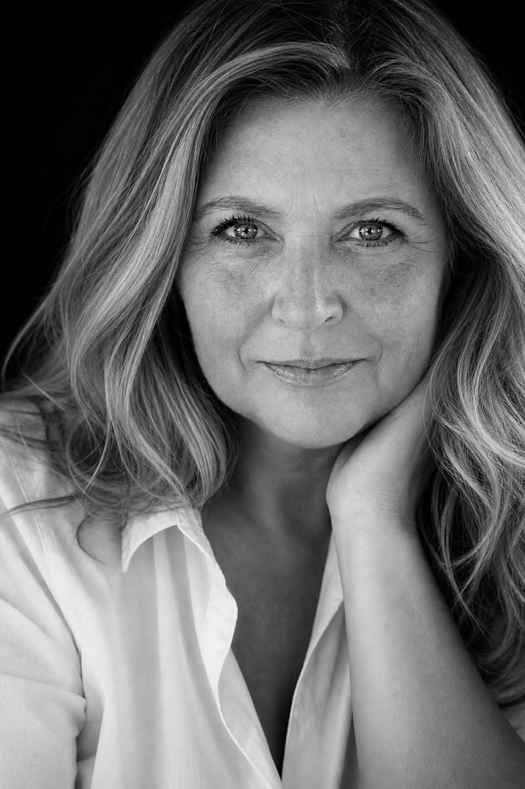 Portrait noir et blanc de Corinne Caillat